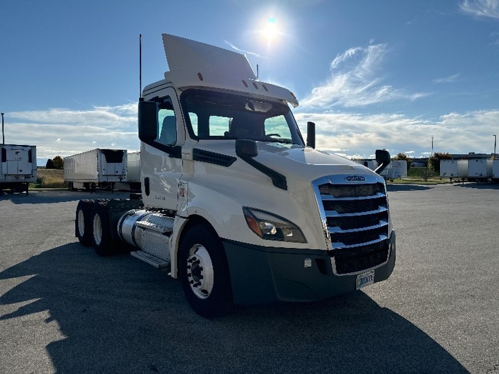 Day Cab Tractor-Heavy Duty Tractors-Freightliner-2018-T12664ST-Milwaukee-WI-503,107\n\t\tmiles-$ 41,500 - Image 1
