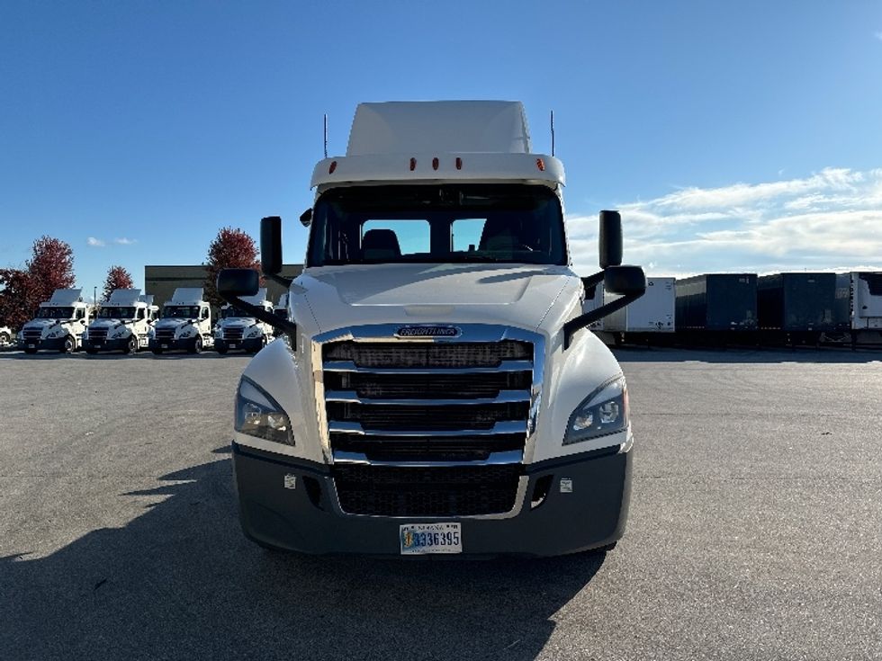 Day Cab Tractor-Heavy Duty Tractors-Freightliner-2018-T12664ST-Milwaukee-WI-503,107\n\t\tmiles-$ 41,500 - Image 2