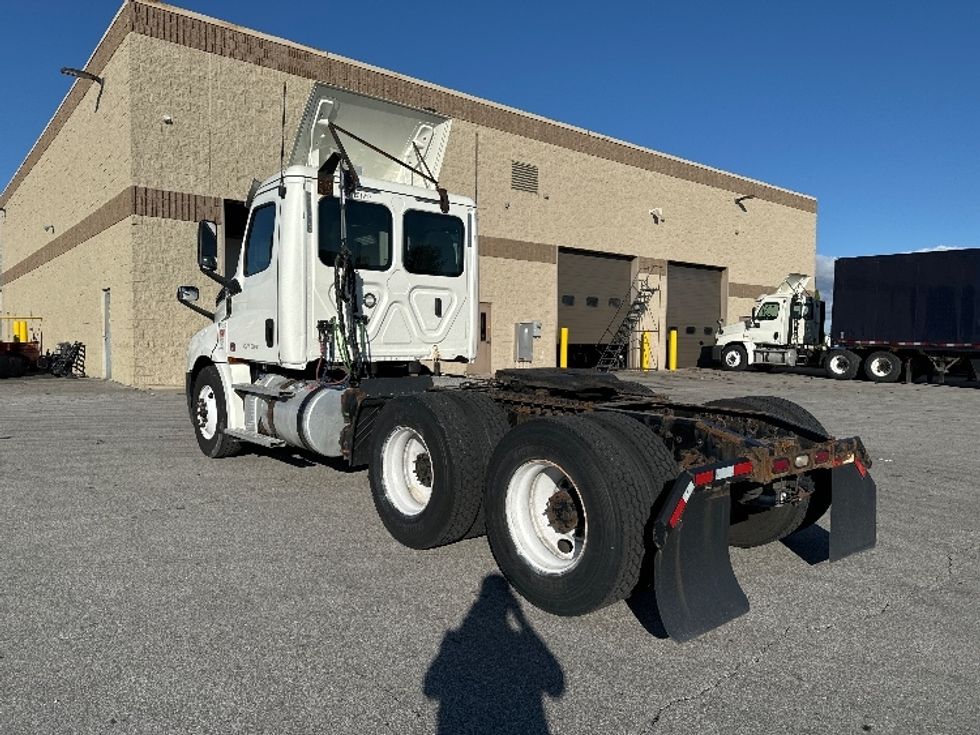 Day Cab Tractor-Heavy Duty Tractors-Freightliner-2018-T12664ST-Milwaukee-WI-503,107\n\t\tmiles-$ 41,500 - Image 5