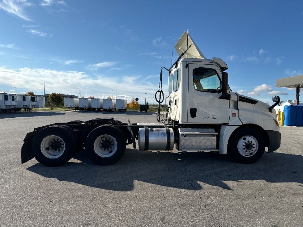 Day Cab Tractor-Heavy Duty Tractors-Freightliner-2018-T12664ST-Milwaukee-WI-503,107\n\t\tmiles-$ 41,500 - Image 7