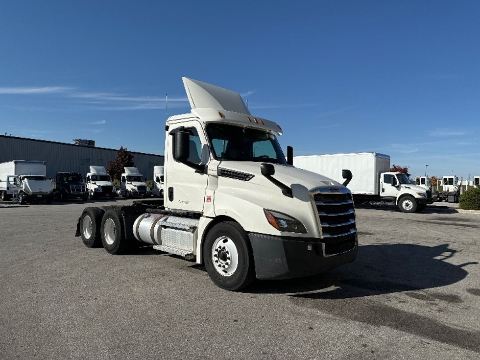 Day Cab Tractor-Heavy Duty Tractors-Freightliner-2018-T12664ST-Milwaukee-WI-503,177\n\t\tmiles-$ 41,500 - Image 1