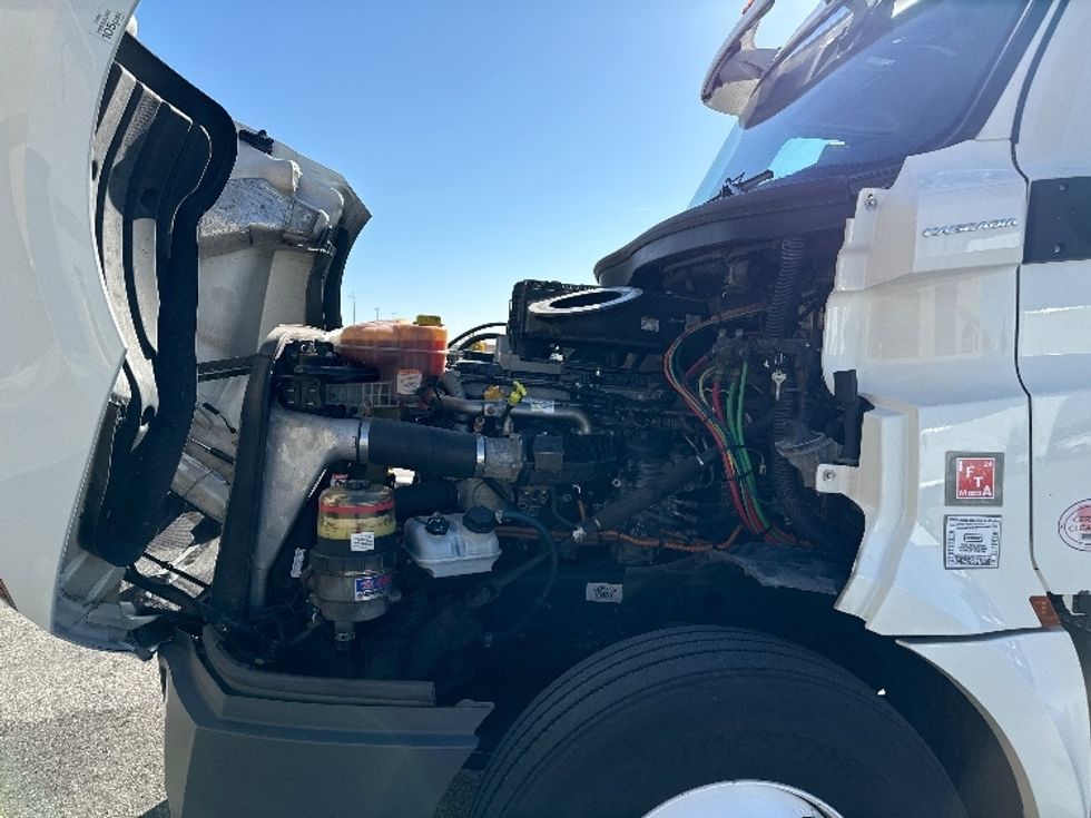 Day Cab Tractor-Heavy Duty Tractors-Freightliner-2018-T12664ST-Milwaukee-WI-503,177\n\t\tmiles-$ 41,500 - Image 16