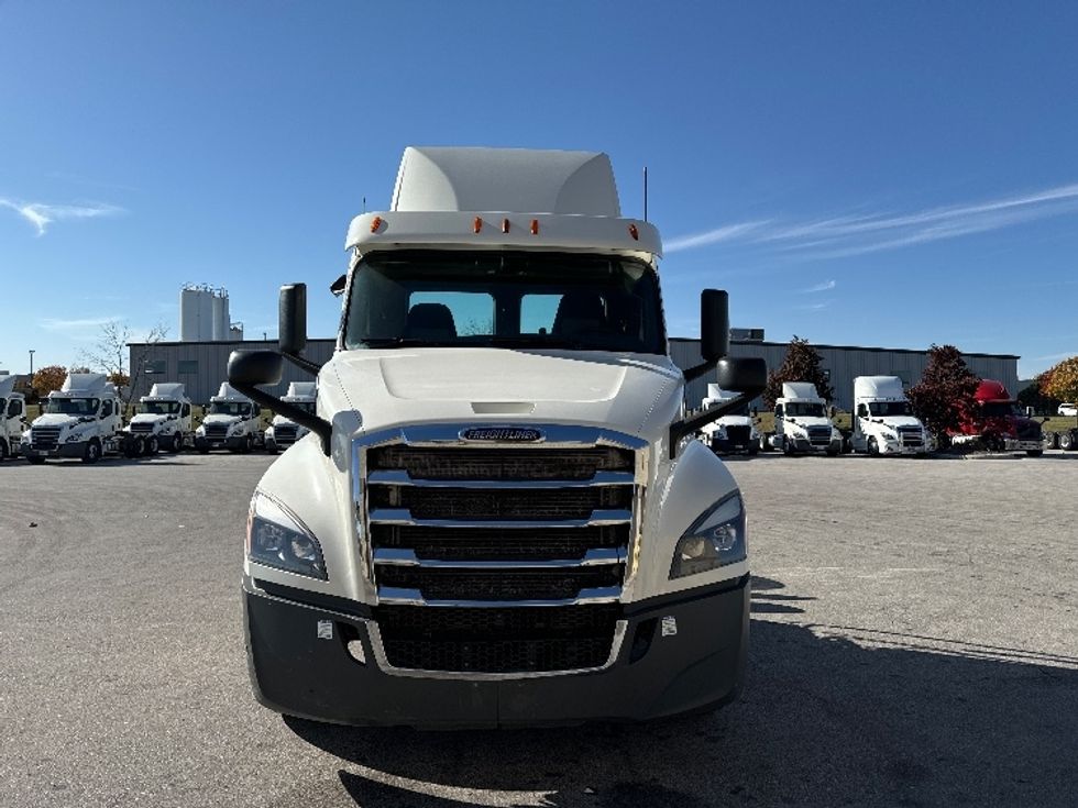 Day Cab Tractor-Heavy Duty Tractors-Freightliner-2018-T12664ST-Milwaukee-WI-503,177\n\t\tmiles-$ 41,500 - Image 2