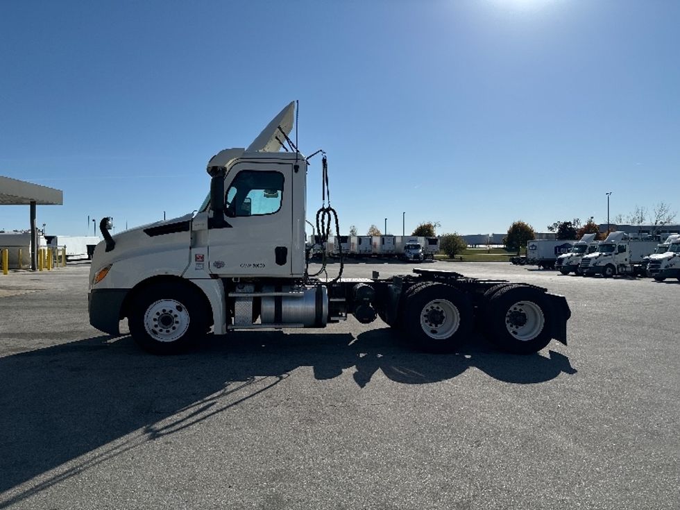 Day Cab Tractor-Heavy Duty Tractors-Freightliner-2018-T12664ST-Milwaukee-WI-503,177\n\t\tmiles-$ 41,500 - Image 4