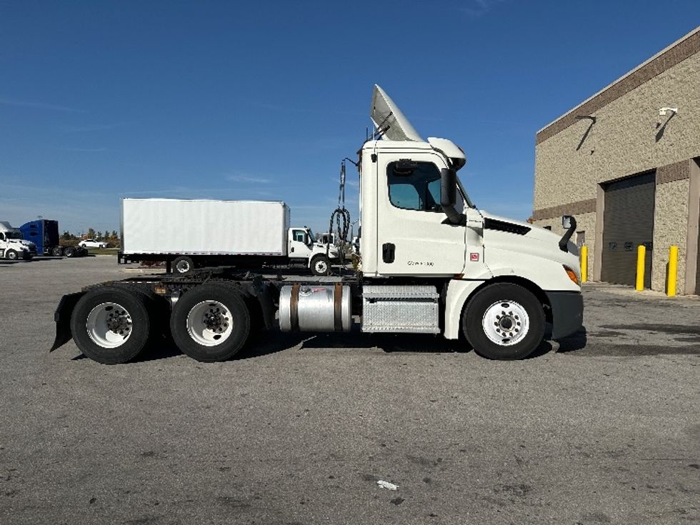 Day Cab Tractor-Heavy Duty Tractors-Freightliner-2018-T12664ST-Milwaukee-WI-503,177\n\t\tmiles-$ 41,500 - Image 8