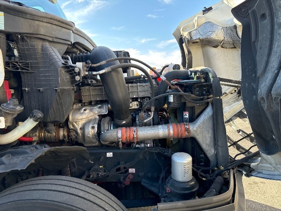 Day Cab Tractor-Heavy Duty Tractors-Freightliner-2018-T12664ST-Milwaukee-WI-504,242\n\t\tmiles-$ 41,250 - Image 14