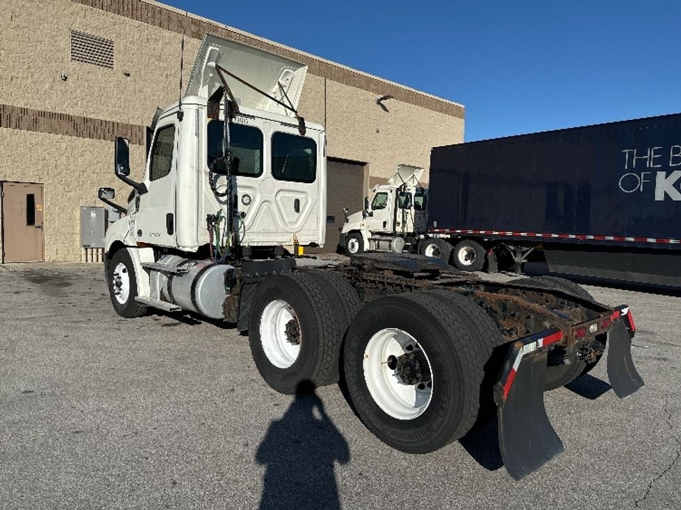 Day Cab Tractor-Heavy Duty Tractors-Freightliner-2018-T12664ST-Milwaukee-WI-504,242\n\t\tmiles-$ 41,250 - Image 5