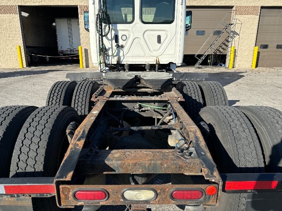 Day Cab Tractor-Heavy Duty Tractors-Freightliner-2018-T12664ST-Milwaukee-WI-504,242\n\t\tmiles-$ 41,250 - Image 6