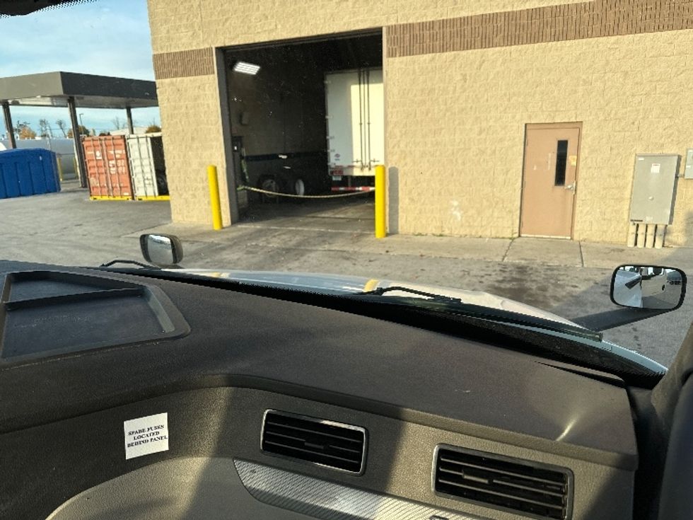 Day Cab Tractor-Heavy Duty Tractors-Freightliner-2018-T12664ST-Milwaukee-WI-504,788\n\t\tmiles-$ 41,250 - Image 13