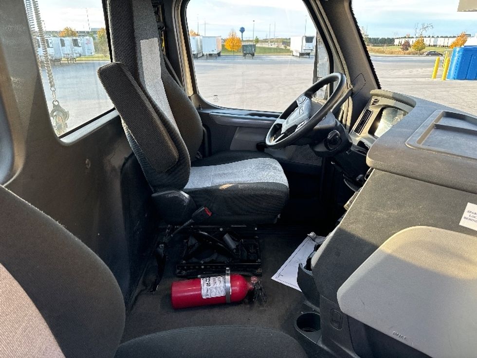 Day Cab Tractor-Heavy Duty Tractors-Freightliner-2018-T12664ST-Milwaukee-WI-504,788\n\t\tmiles-$ 41,250 - Image 14