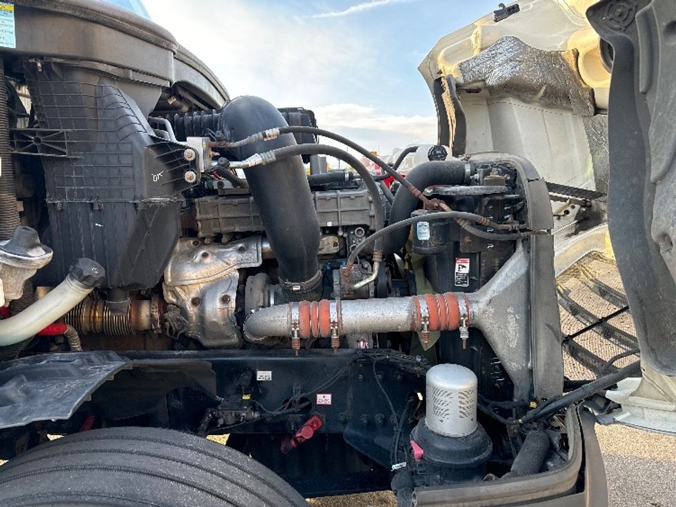 Day Cab Tractor-Heavy Duty Tractors-Freightliner-2018-T12664ST-Milwaukee-WI-504,788\n\t\tmiles-$ 41,250 - Image 15