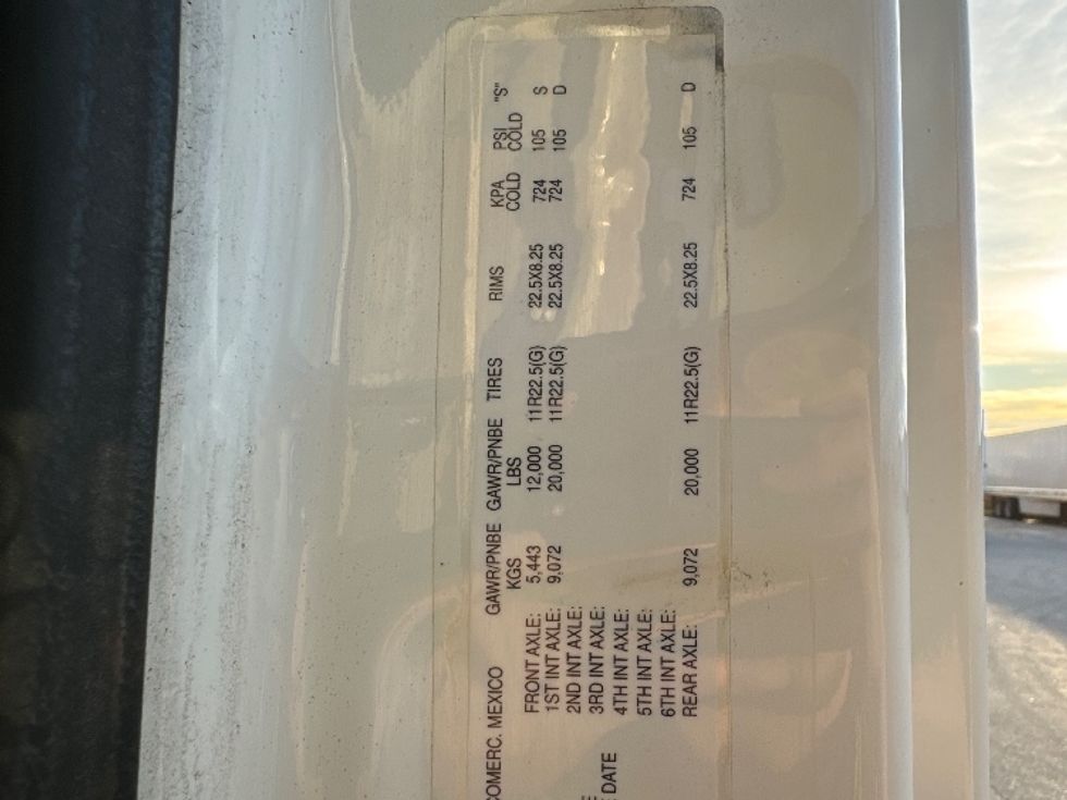 Day Cab Tractor-Heavy Duty Tractors-Freightliner-2018-T12664ST-Milwaukee-WI-504,788\n\t\tmiles-$ 41,250 - Image 17