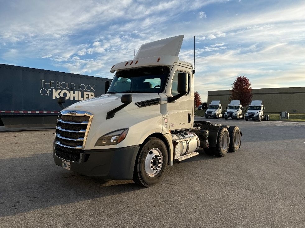 Day Cab Tractor-Heavy Duty Tractors-Freightliner-2018-T12664ST-Milwaukee-WI-504,788\n\t\tmiles-$ 41,250 - Image 3