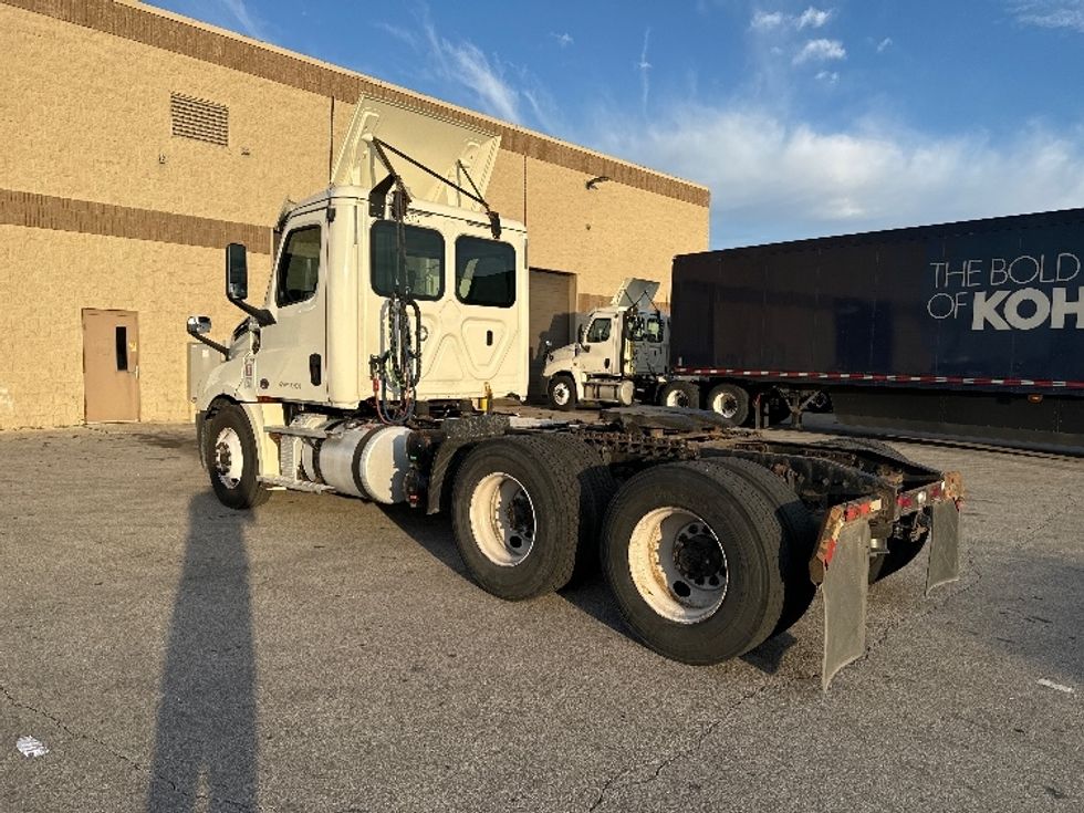 Day Cab Tractor-Heavy Duty Tractors-Freightliner-2018-T12664ST-Milwaukee-WI-504,788\n\t\tmiles-$ 41,250 - Image 5