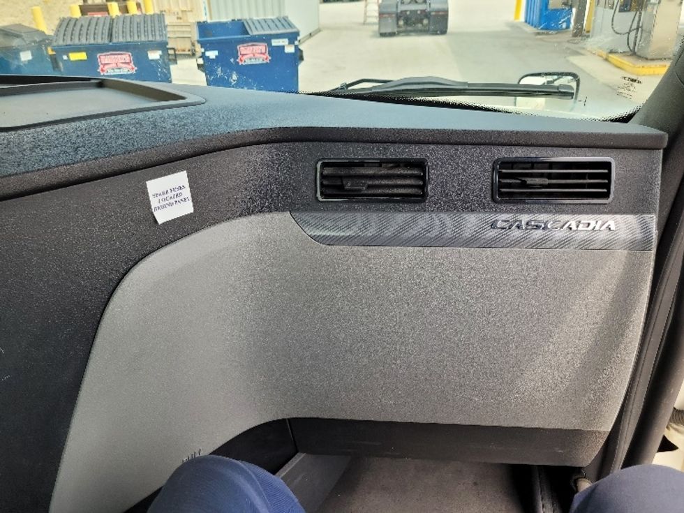 Day Cab Tractor-Heavy Duty Tractors-Freightliner-2018-T12664ST-Milwaukee-WI-505,513\n\t\tmiles-$ 41,750 - Image 13