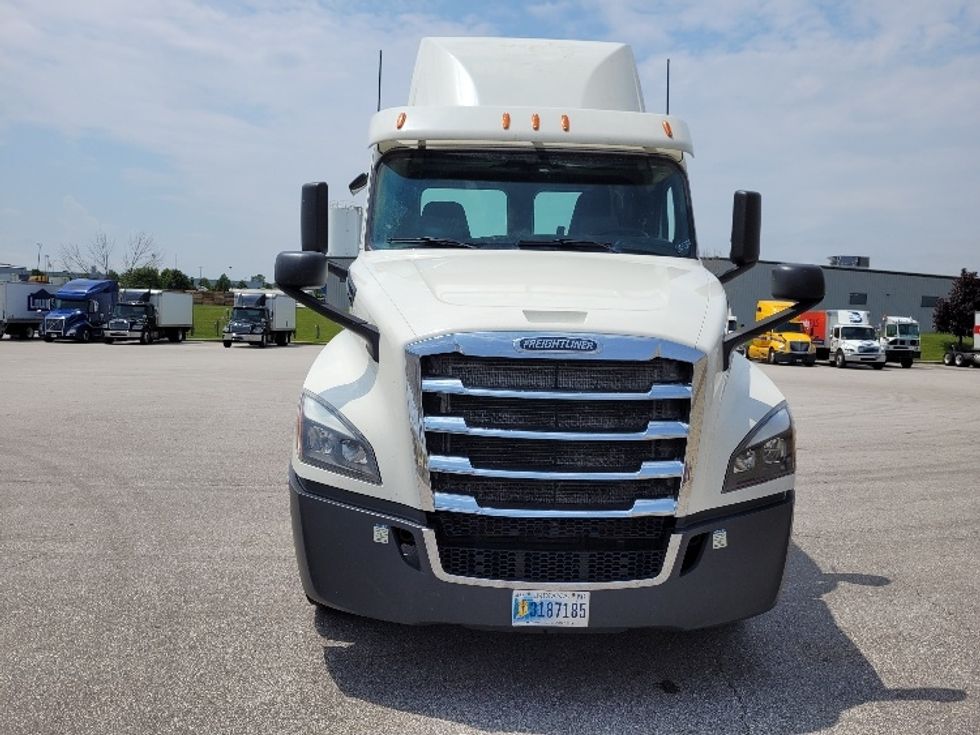 Day Cab Tractor-Heavy Duty Tractors-Freightliner-2018-T12664ST-Milwaukee-WI-505,513\n\t\tmiles-$ 41,750 - Image 2