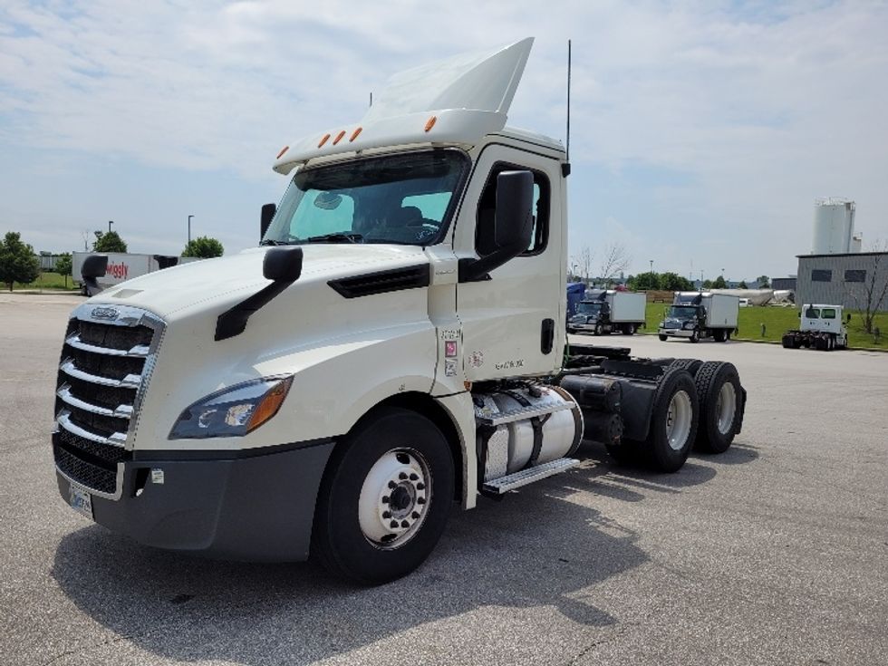 Day Cab Tractor-Heavy Duty Tractors-Freightliner-2018-T12664ST-Milwaukee-WI-505,513\n\t\tmiles-$ 41,750 - Image 3