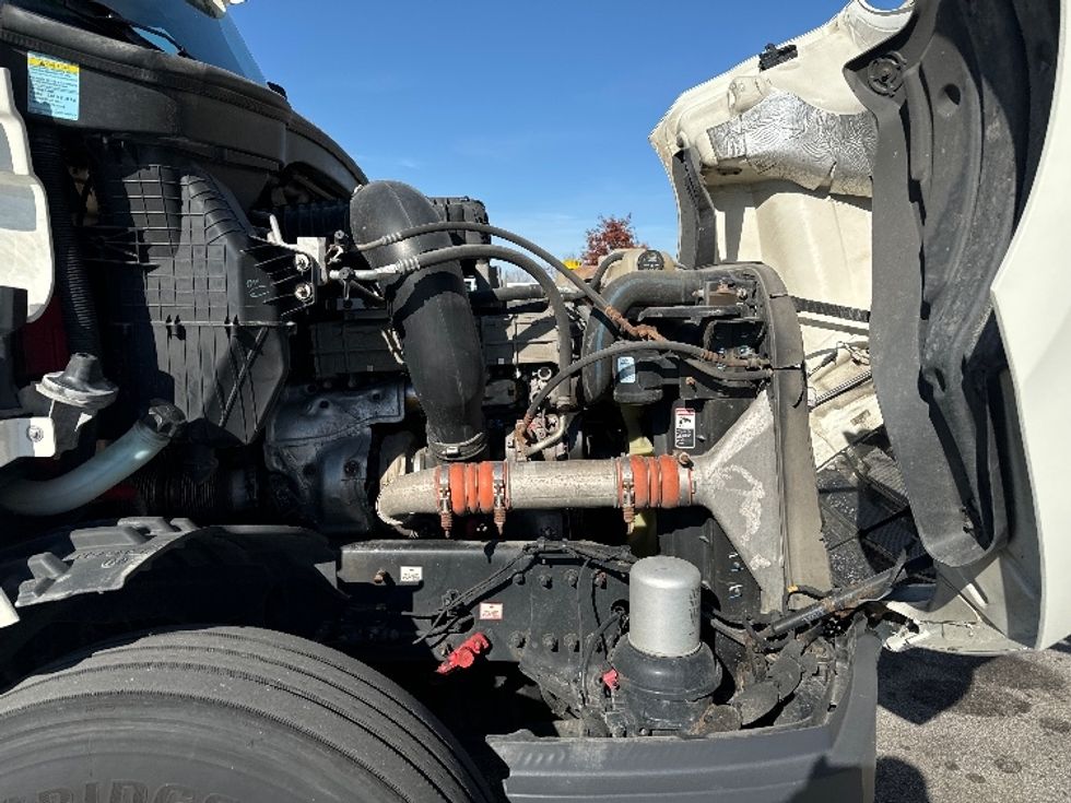 Day Cab Tractor-Heavy Duty Tractors-Freightliner-2018-T12664ST-Milwaukee-WI-506,432\n\t\tmiles-$ 41,250 - Image 15