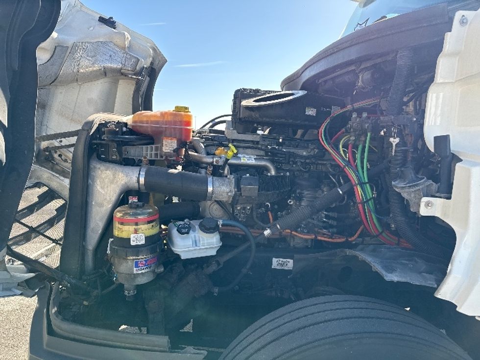 Day Cab Tractor-Heavy Duty Tractors-Freightliner-2018-T12664ST-Milwaukee-WI-506,432\n\t\tmiles-$ 41,250 - Image 16