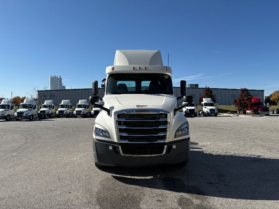 Day Cab Tractor-Heavy Duty Tractors-Freightliner-2018-T12664ST-Milwaukee-WI-506,432\n\t\tmiles-$ 41,250 - Image 2