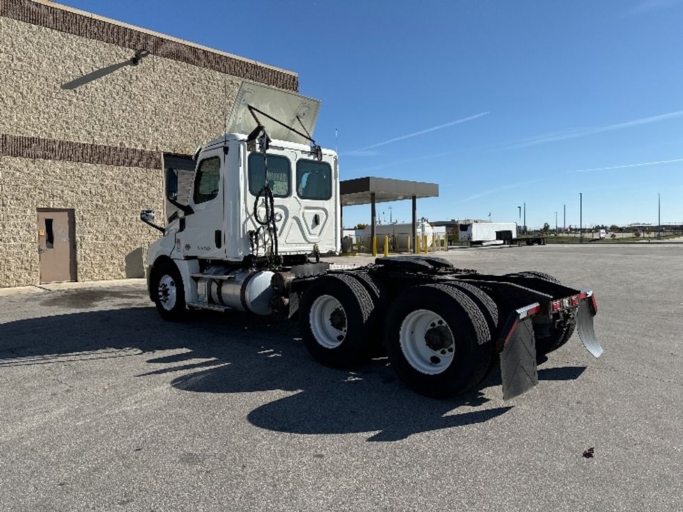 Day Cab Tractor-Heavy Duty Tractors-Freightliner-2018-T12664ST-Milwaukee-WI-506,432\n\t\tmiles-$ 41,250 - Image 5