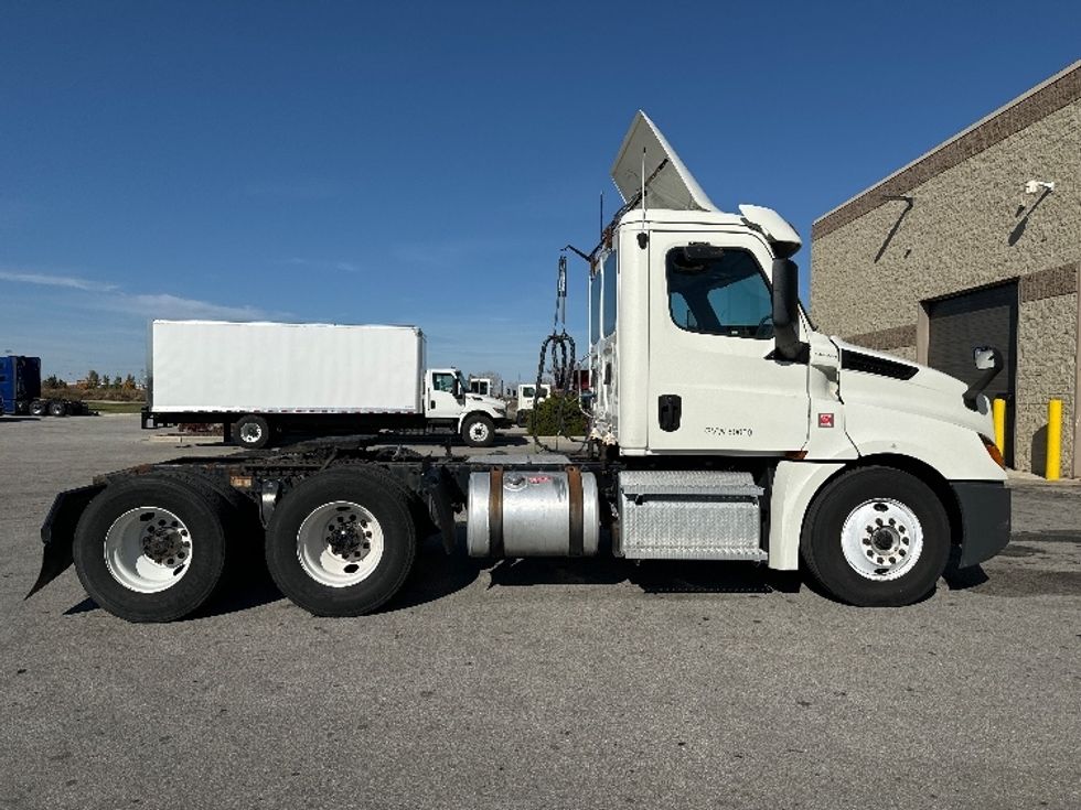 Day Cab Tractor-Heavy Duty Tractors-Freightliner-2018-T12664ST-Milwaukee-WI-506,432\n\t\tmiles-$ 41,250 - Image 8