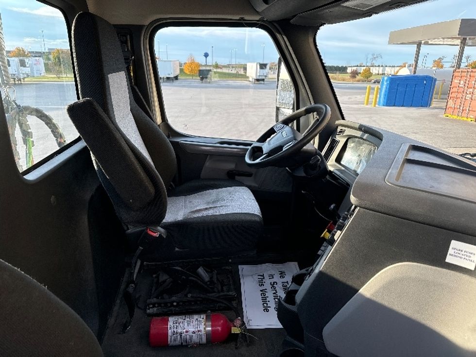 2018 Freightliner Cascadia 126" Day cab photo 11