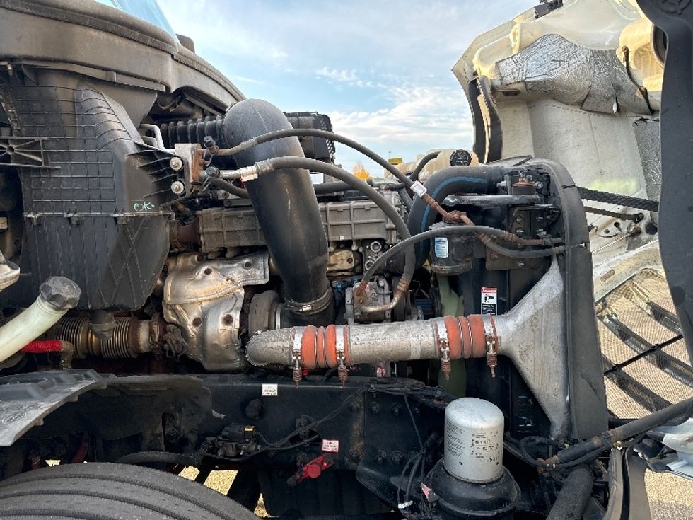2018 Freightliner Cascadia 126" Day cab photo 12