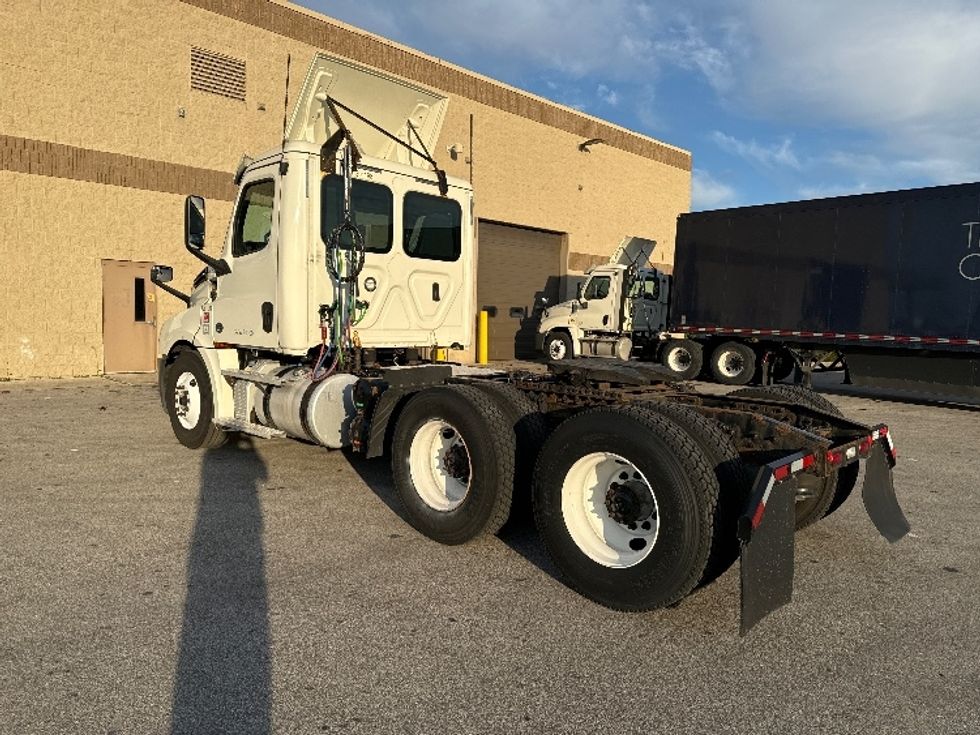 2018 Freightliner Cascadia 126" Day cab photo 5