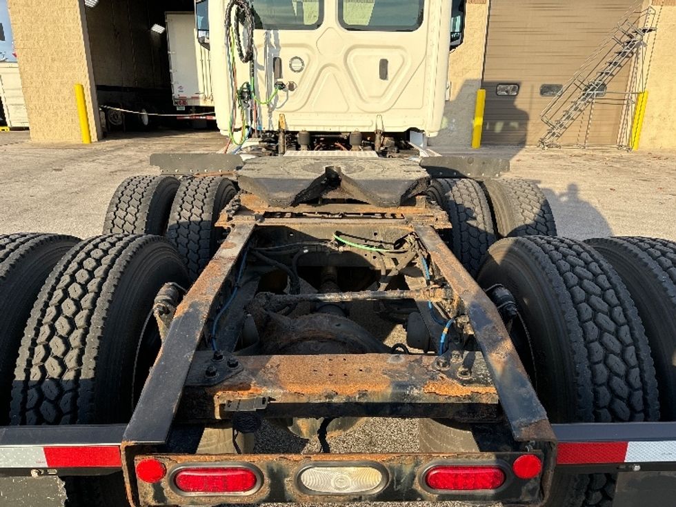 2018 Freightliner Cascadia 126" Day cab photo 6