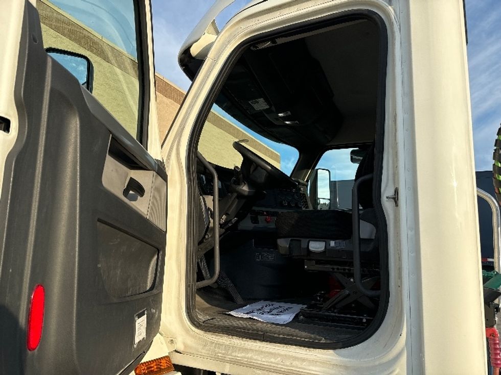 Day Cab Tractor-Heavy Duty Tractors-Freightliner-2018-T12664ST-Milwaukee-WI-509,303\n\t\tmiles-$ 41,000 - Image 7