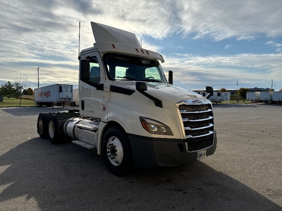 Day Cab Tractor-Heavy Duty Tractors-Freightliner-2018-T12664ST-Milwaukee-WI-509,489\n\t\tmiles-$ 41,000 - Image 1