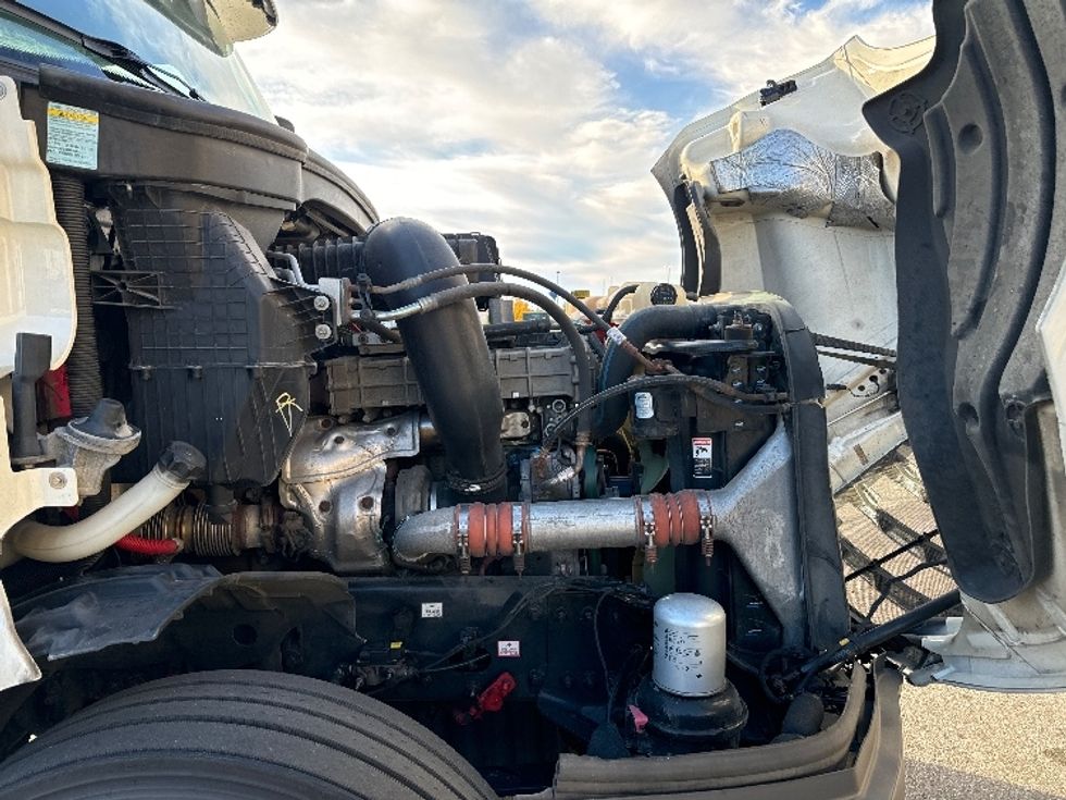 Day Cab Tractor-Heavy Duty Tractors-Freightliner-2018-T12664ST-Milwaukee-WI-509,489\n\t\tmiles-$ 41,000 - Image 15