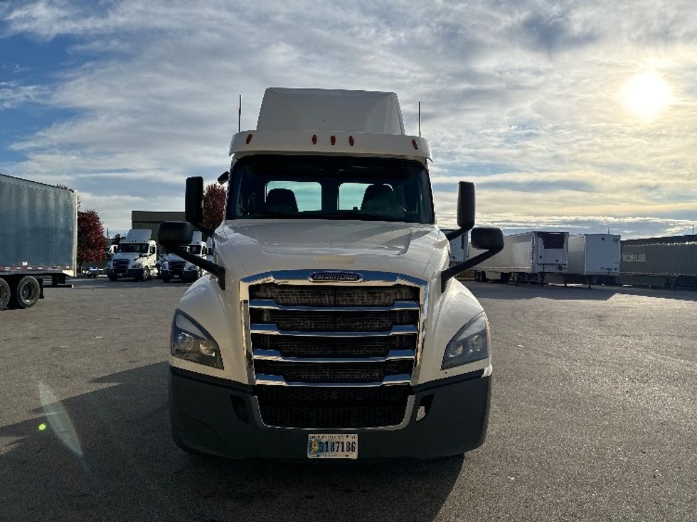 Day Cab Tractor-Heavy Duty Tractors-Freightliner-2018-T12664ST-Milwaukee-WI-509,489\n\t\tmiles-$ 41,000 - Image 2