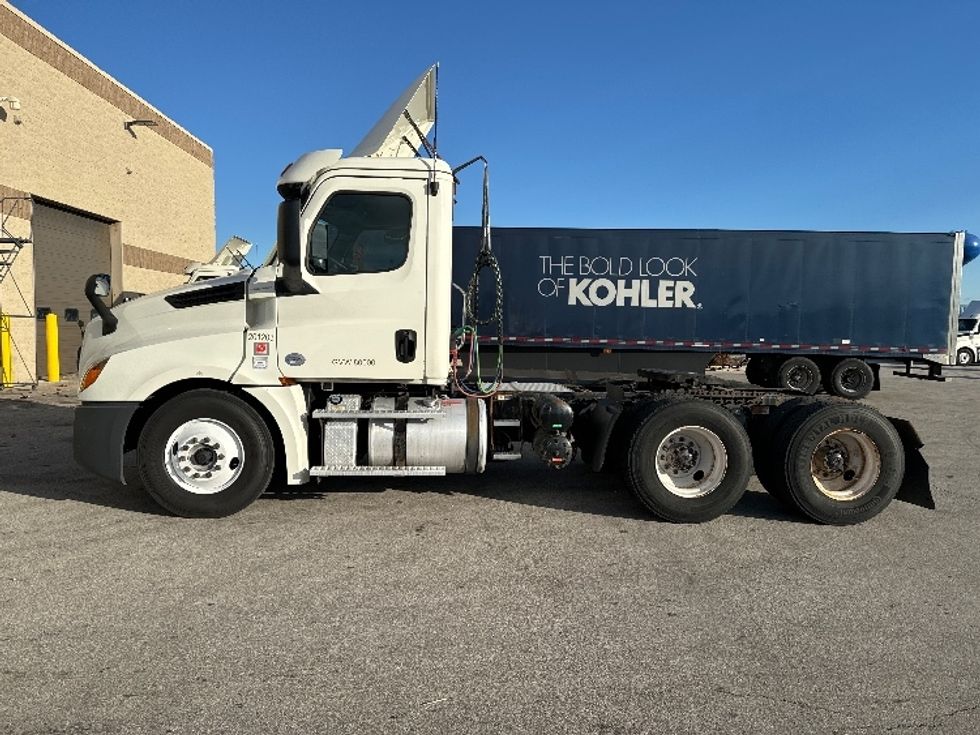 Day Cab Tractor-Heavy Duty Tractors-Freightliner-2018-T12664ST-Milwaukee-WI-509,489\n\t\tmiles-$ 41,000 - Image 4