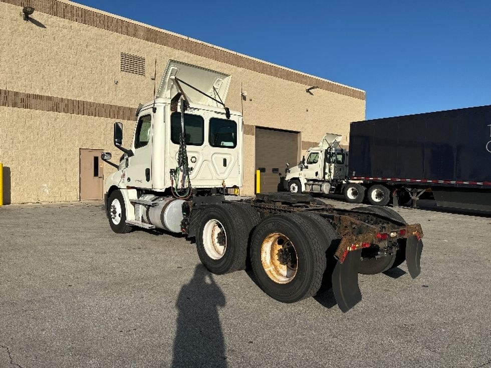 Day Cab Tractor-Heavy Duty Tractors-Freightliner-2018-T12664ST-Milwaukee-WI-509,489\n\t\tmiles-$ 41,000 - Image 5