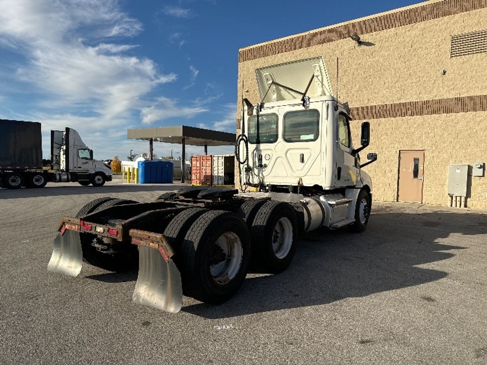 Day Cab Tractor-Heavy Duty Tractors-Freightliner-2018-T12664ST-Milwaukee-WI-509,489\n\t\tmiles-$ 41,000 - Image 7
