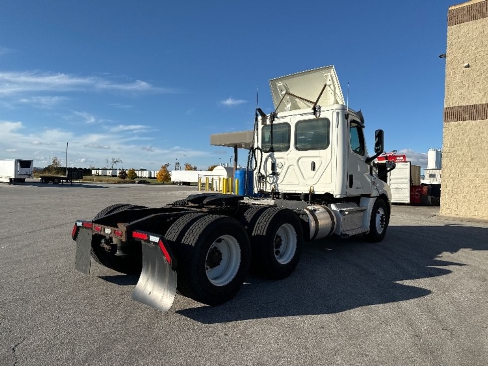 Day Cab Tractor-Heavy Duty Tractors-Freightliner-2018-T12664ST-Milwaukee-WI-515,282\n\t\tmiles-$ 40,500 - Image 6