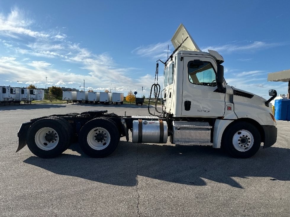 Day Cab Tractor-Heavy Duty Tractors-Freightliner-2018-T12664ST-Milwaukee-WI-515,282\n\t\tmiles-$ 40,500 - Image 7