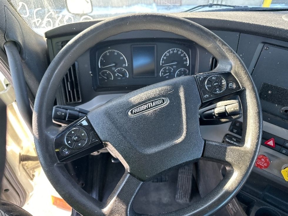 Day Cab Tractor-Heavy Duty Tractors-Freightliner-2018-T12664ST-Milwaukee-WI-523,300\n\t\tmiles-$ 39,750 - Image 11