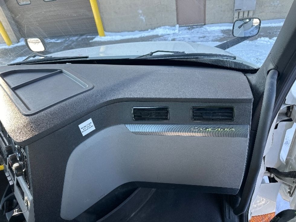 Day Cab Tractor-Heavy Duty Tractors-Freightliner-2018-T12664ST-Milwaukee-WI-523,300\n\t\tmiles-$ 39,750 - Image 13