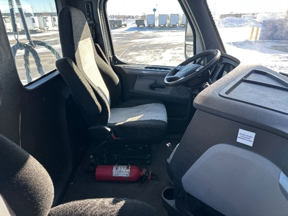 Day Cab Tractor-Heavy Duty Tractors-Freightliner-2018-T12664ST-Milwaukee-WI-523,300\n\t\tmiles-$ 39,750 - Image 14