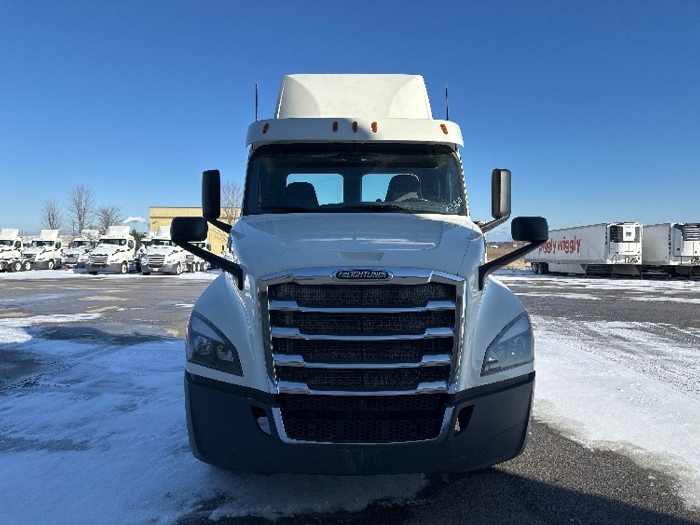Day Cab Tractor-Heavy Duty Tractors-Freightliner-2018-T12664ST-Milwaukee-WI-523,300\n\t\tmiles-$ 39,750 - Image 2