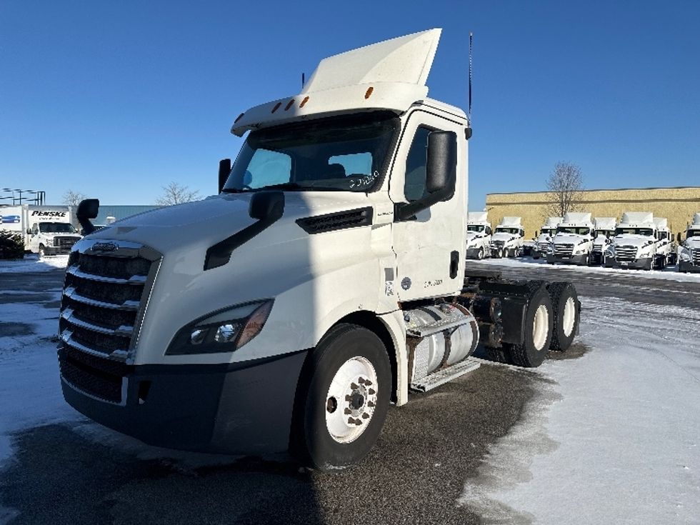 Day Cab Tractor-Heavy Duty Tractors-Freightliner-2018-T12664ST-Milwaukee-WI-523,300\n\t\tmiles-$ 39,750 - Image 3