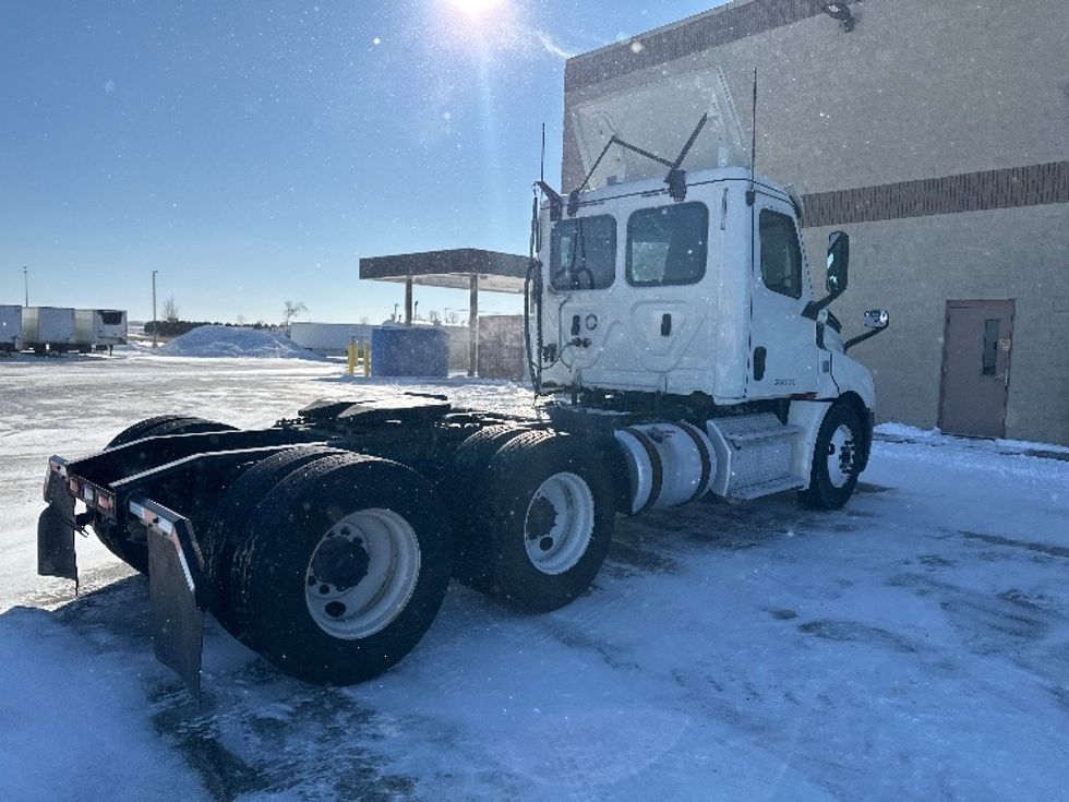 Day Cab Tractor-Heavy Duty Tractors-Freightliner-2018-T12664ST-Milwaukee-WI-523,300\n\t\tmiles-$ 39,750 - Image 7