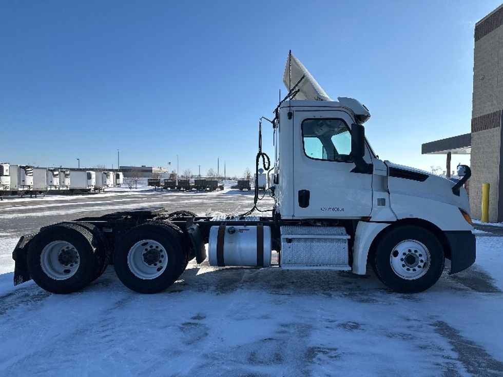 Day Cab Tractor-Heavy Duty Tractors-Freightliner-2018-T12664ST-Milwaukee-WI-523,300\n\t\tmiles-$ 39,750 - Image 8