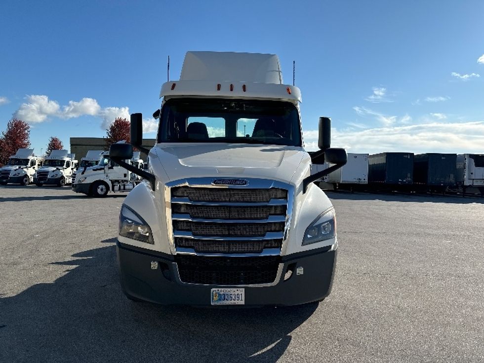 Day Cab Tractor-Heavy Duty Tractors-Freightliner-2018-T12664ST-Milwaukee-WI-525,668\n\t\tmiles-$ 39,500 - Image 2