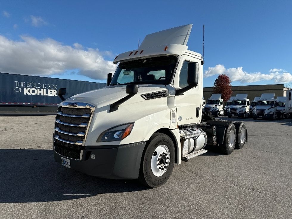 Day Cab Tractor-Heavy Duty Tractors-Freightliner-2018-T12664ST-Milwaukee-WI-525,668\n\t\tmiles-$ 39,500 - Image 3