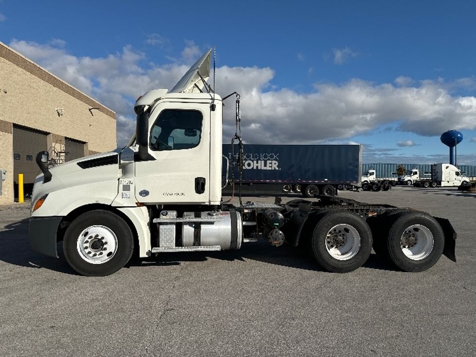 Day Cab Tractor-Heavy Duty Tractors-Freightliner-2018-T12664ST-Milwaukee-WI-525,668\n\t\tmiles-$ 39,500 - Image 4