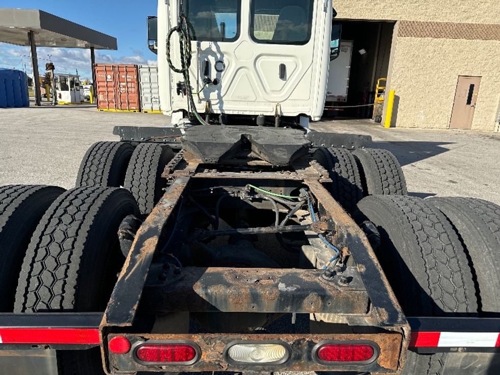 Day Cab Tractor-Heavy Duty Tractors-Freightliner-2018-T12664ST-Milwaukee-WI-525,668\n\t\tmiles-$ 39,500 - Image 6